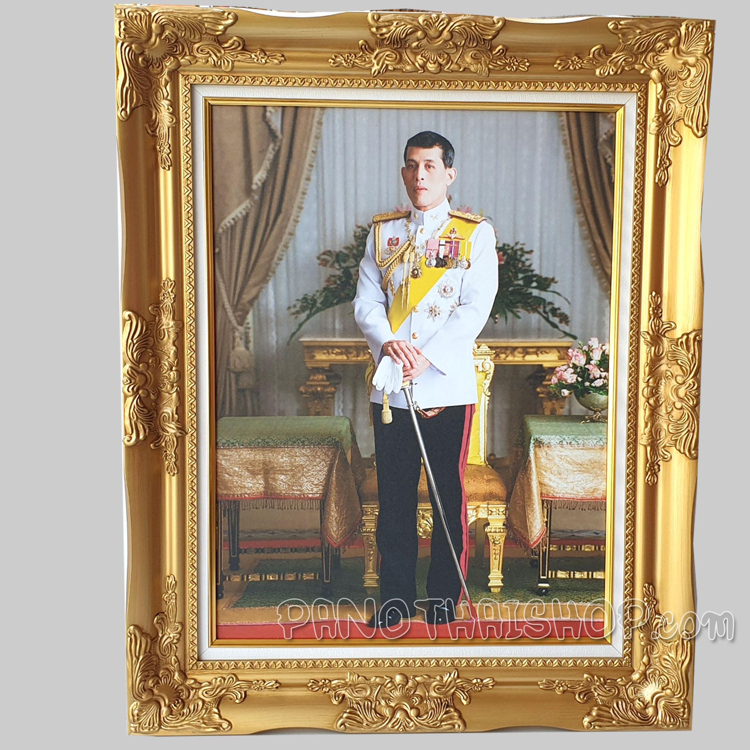 กรอบรูป กรอบรูปหลุยส์ กรอบรูปในหลวง กรอบรูปพระราชินี รูปติดผนัง อย่างดี อัดเคลือบกันน้ำน้ำเบา ขนาดรวมกรอบ 21*26 นิ้ว 1คู่