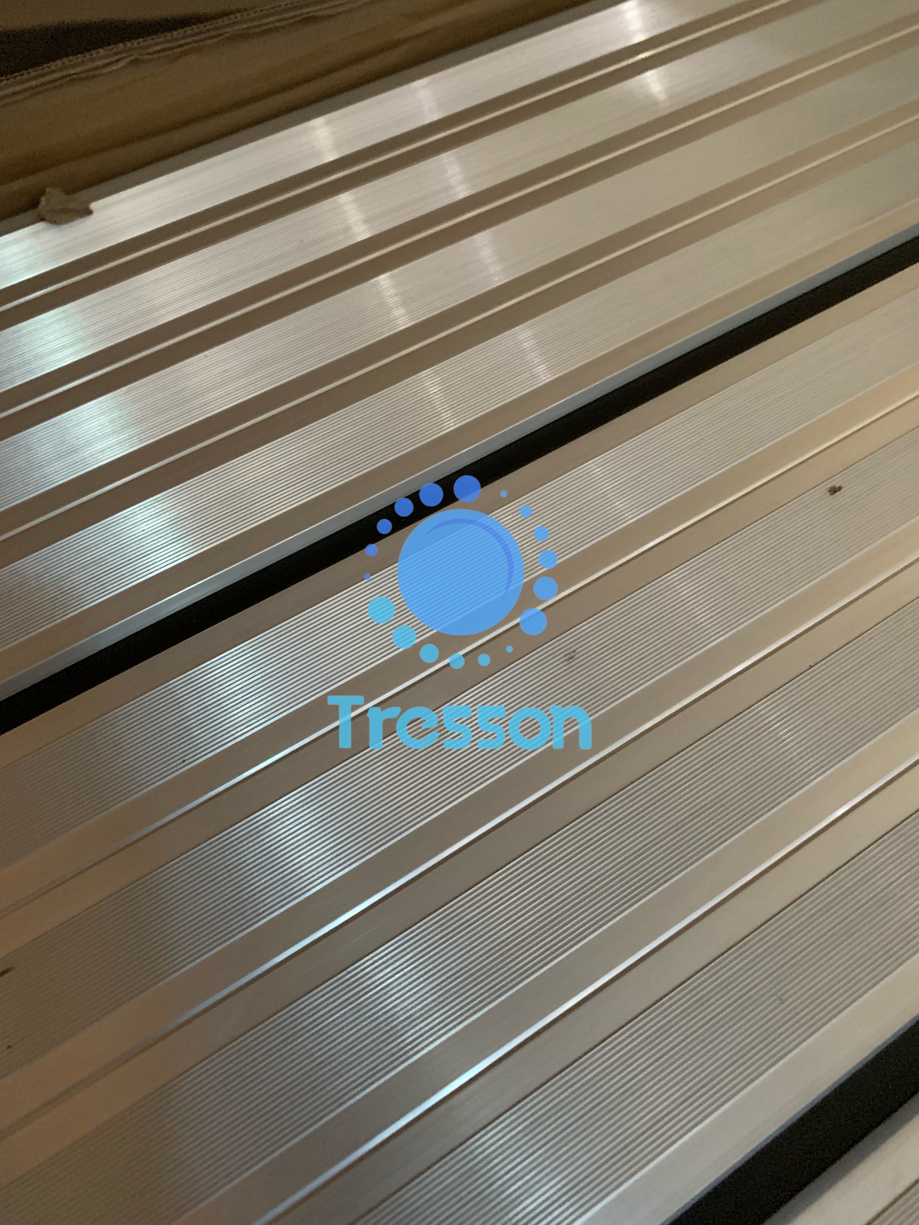 ทางลาดรถเข็นอลูมิเนียม ยาว 56 ซม. กว้าง 75ซม.นน.5.4 กก.รับนน.300kg.พกพา พับได้ ใช้ได้ถึงความสูงสุด 15 cm ** สินค้าขายดี *มีของพร้อมส่ง*-Aluminium Ramp 56cm.x75x5.5 cm 5.4kg