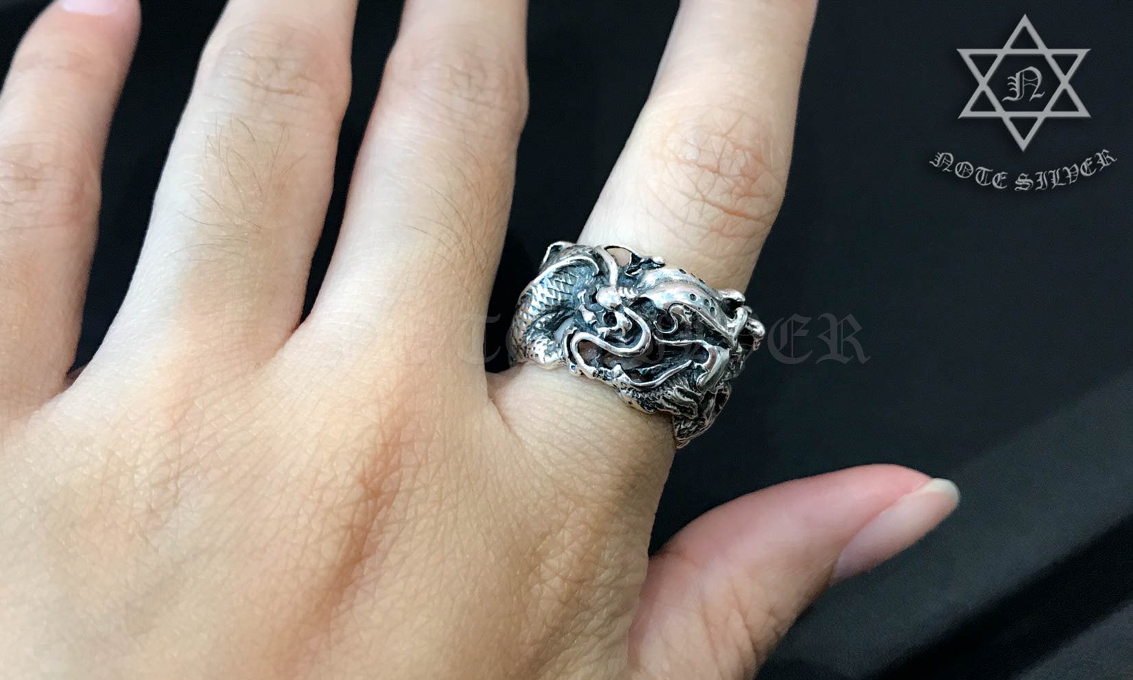 แหวนเงินแท้มังกรลายฉลุ รมดำ Sterling Silver 925 NSRG2328