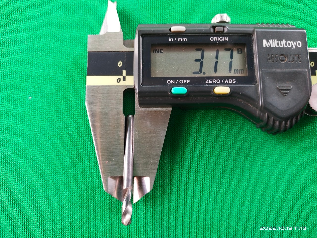 ดอกสว่านคาร์ไบด์มือสอง ขนาดตัว 3 มิล ยาว 38 มิล ปลายมีตั้งแต่ 3 -4 มิล