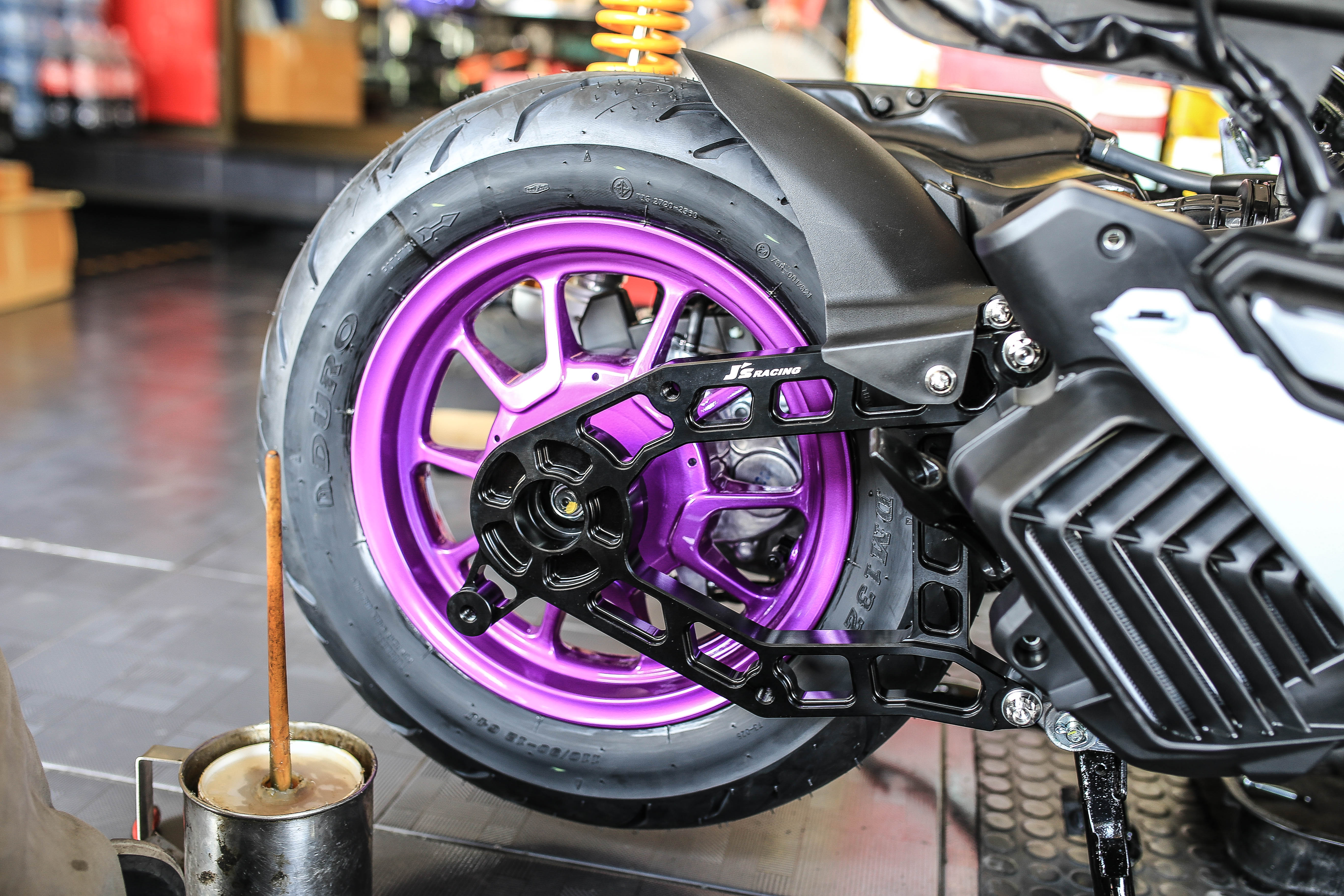 สวิงอาร์ม JS Giorno125 มีสีเงิน-ดำ ชุดละ3500