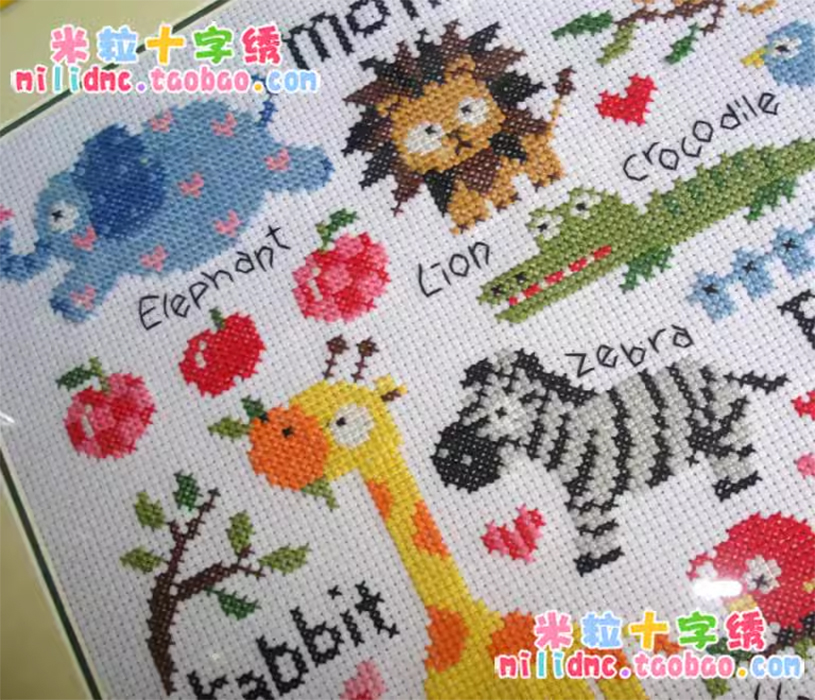 animal-1100 *สินค้าหมด* ชุดปักครอสติช ลายสัตว์น้อยน่ารัก (ผ้า11CTพิมพ์ลาย ปัก 3 เส้นเล็ก) ขนาด 32*32 ซม. ผ้าครอสติช 11CTพิมพ์ลายปักบนผ้า ไหมคอตตอน 15 สี ผังลาย เข็ม