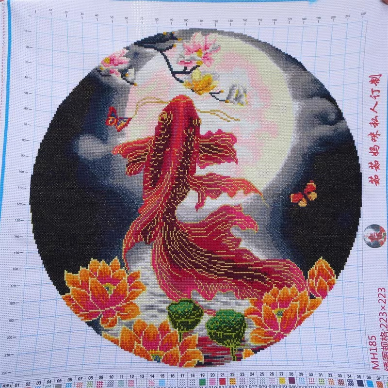 pla-1108 *สินค้าหมด* ชุดปักครอสติช ลายปลาทองใต้เงาจันทร์ (ปักเต็มผืนผ้า ไม่มีเดินเส้น ผ้า11CTพิมพ์ลาย ปัก 3 เส้นเล็ก) ขนาด 60*60 ซม.ผ้าครอสติช 11CTพิมพ์ลายปักบนผ้า ไหมคอตตอน 42 สี ผังลาย เข็ม