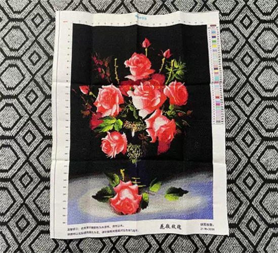 rose-1023 *สินค้าหมด* ชุดปักครอสติช ลายแจกันดอกกุหลาบ (ปักเต็มผืนผ้า ไม่มีเดินเส้น ผ้า11CTพิมพ์ลาย ปัก 3 เส้นเล็ก) ขนาด 58*78 ซม.ผ้าครอสติช 11CTพิมพ์ลายปักเต็มลายผ้า+ไหมคอตตอน 42 สี+ผังลาย+เข็ม