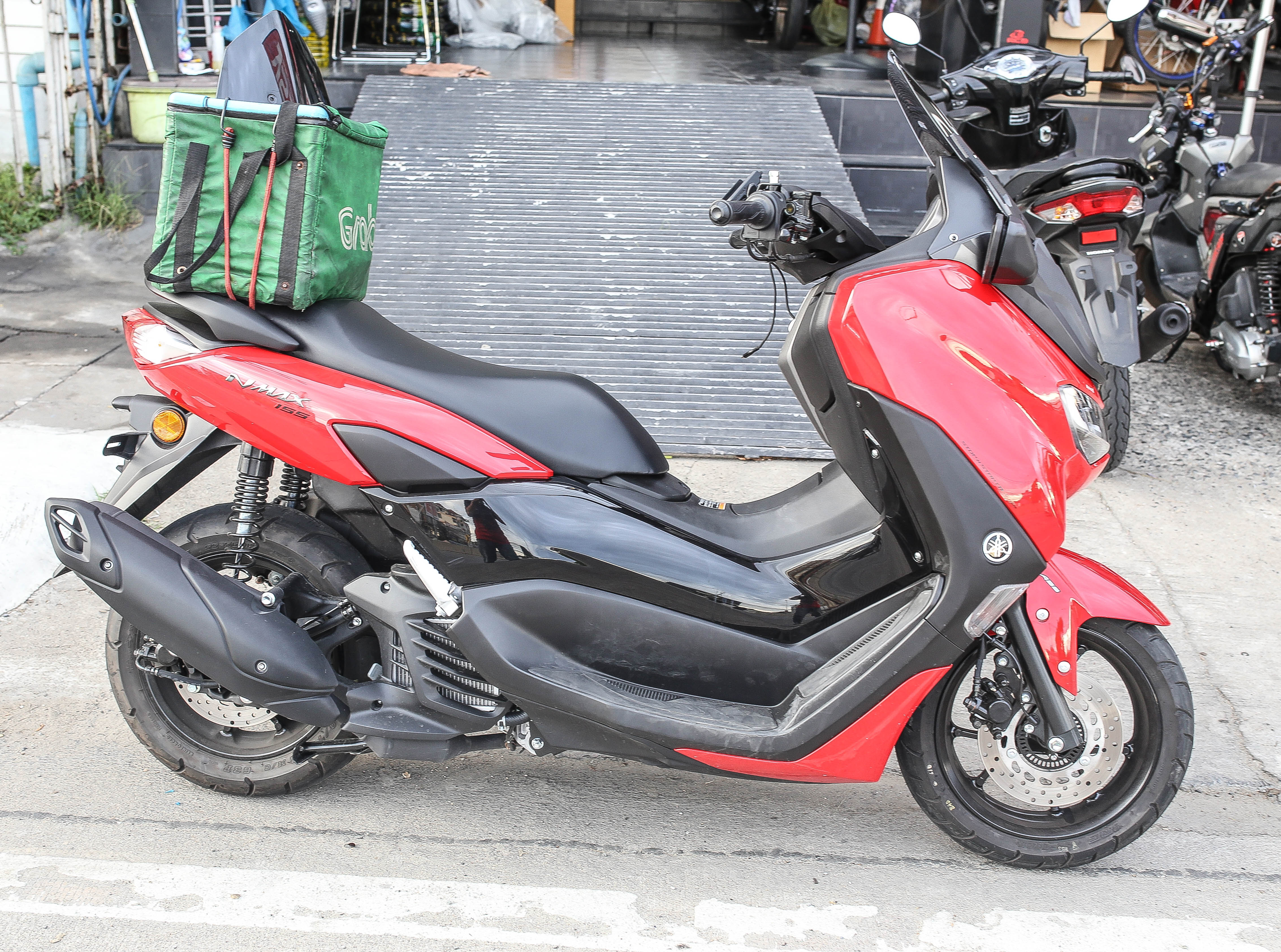 ชิวหน้าทรงสปอร์ต แบบมีกระจกมองข้างในตัว Yamaha nmax 2021 ถึง 2023 - 2,150/set - วัสดุพลาสติก ABS ฉีดขึ้นรูปพร้อมกระจกเงา - สำหรับรุ่น NMAX 2020-2023