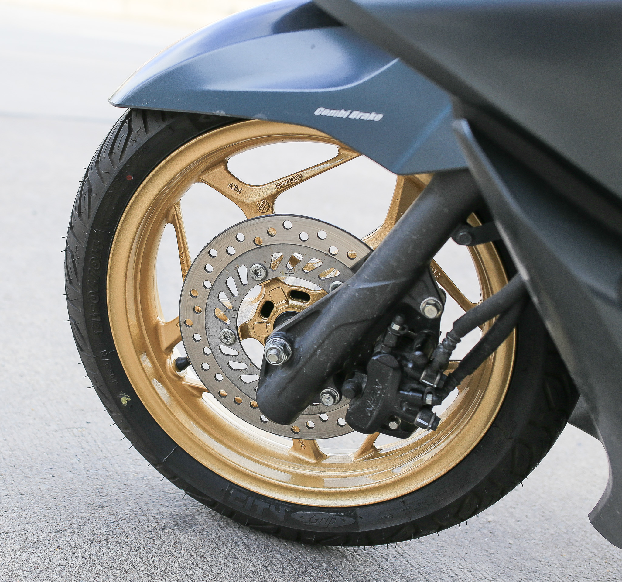 สับล้อสีม่วงเอฟเฟคพร้อมใส่ ราคา 2500 บาท สีทอง ราคา1800