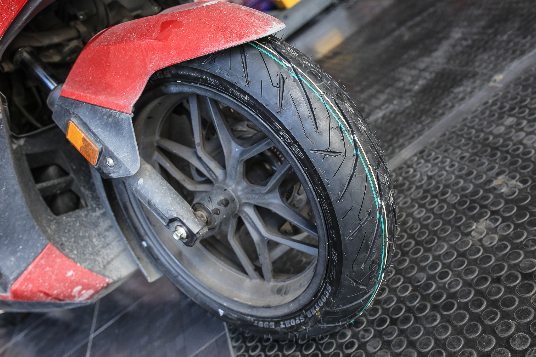 ยางIRC รุ่น Izs - s99T Scooter X-MAX300 FORZA300-350 120/70-15 140/70-14 ราคาคู่ละ 3690