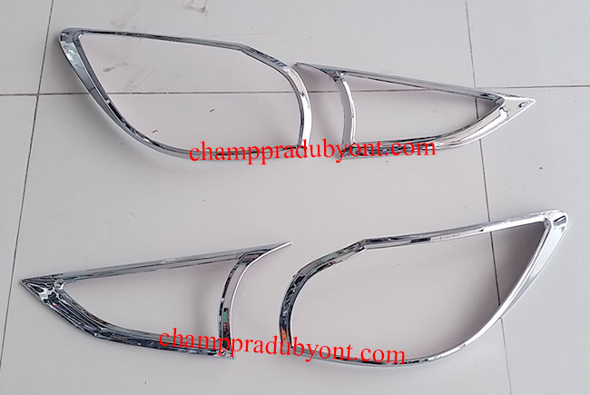 ครอบไฟท้ายโครเมี่ยม MAZDA 3 5D 14-16