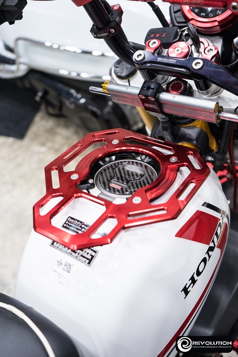 การ์ดกันรอยถังน้ำมัน REVOLUTION MONKEY 125 มี3สี แดง เงิน ดำ ราคา1980