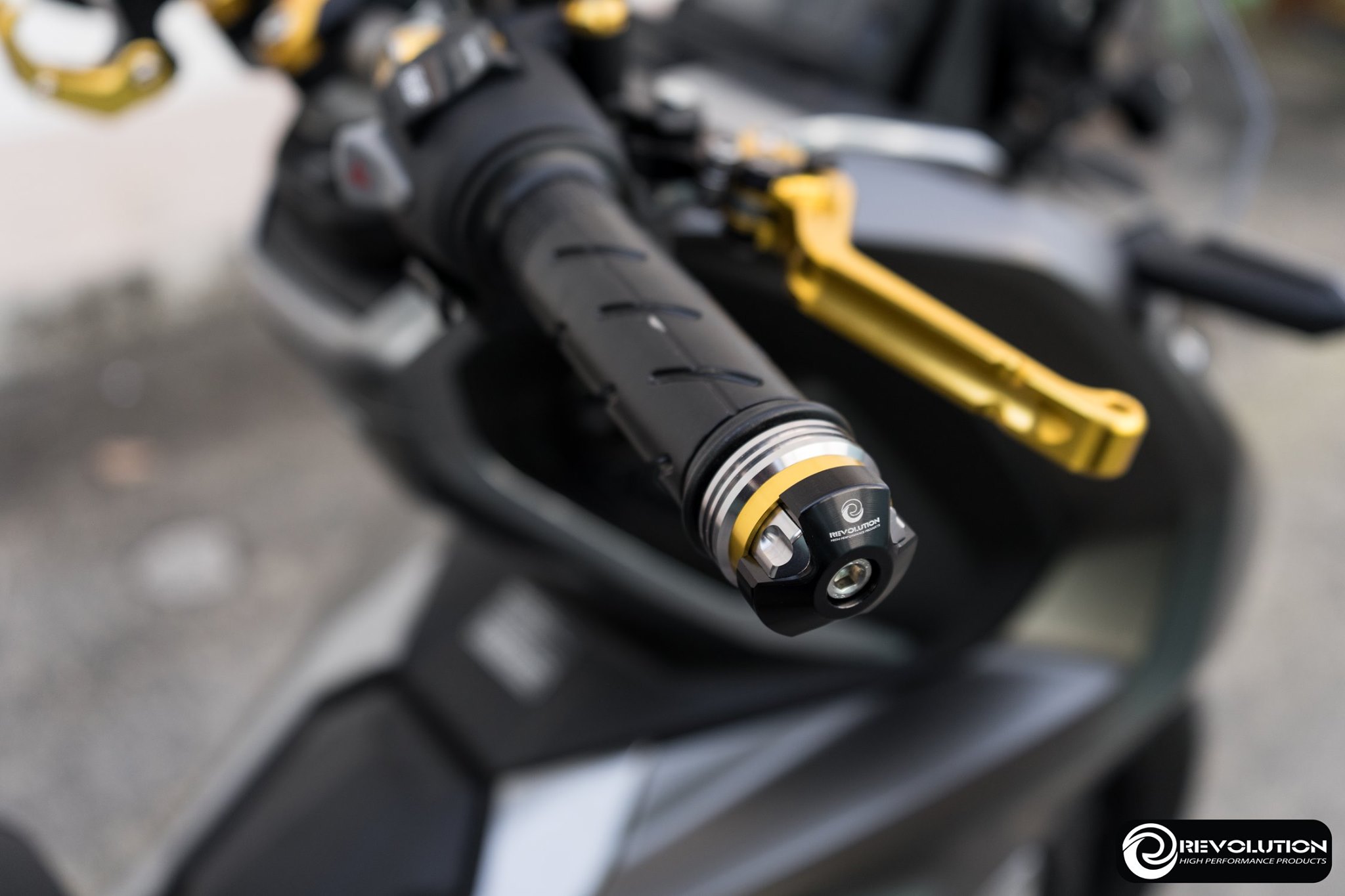 น็อตปลายแฮนด์ REVOLUTION 3 ชิ้น ADV-150/FORZA300/X-MAX300/PCX-150 (35x 31mm) ราคา680