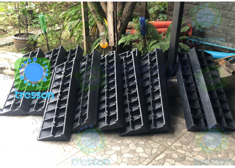 ทางลาดยางปีนฟุตบาท สูง 6cm กว้าง ลึก 24ซม. ยาว 98ซม. หนัก 4.80 kg.รุ่นประหยัด