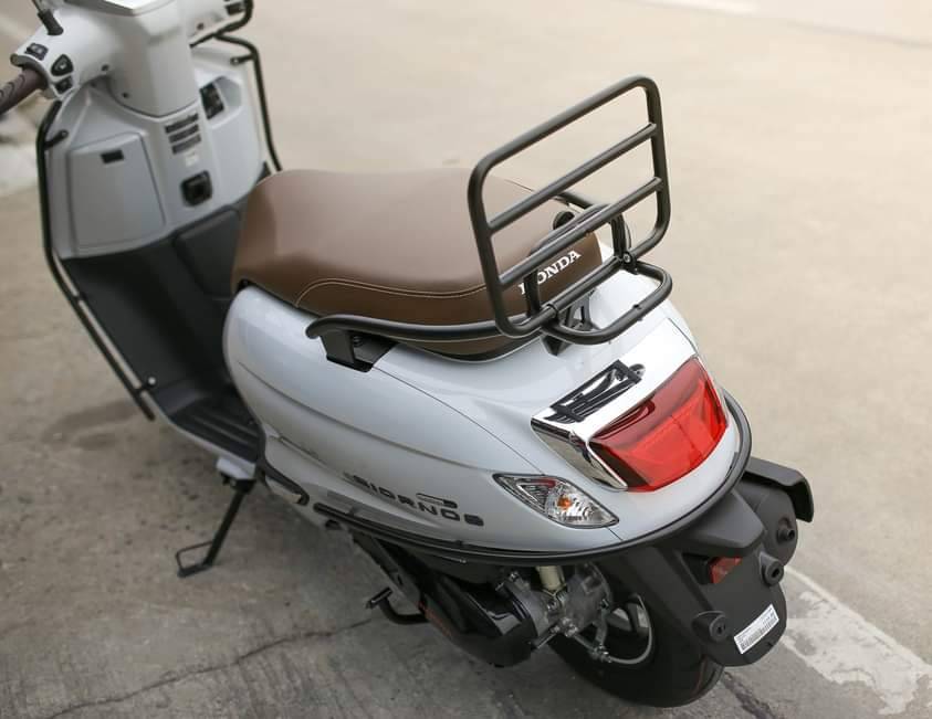 แรคท้ายเบาะ สีดำ H2C Honda Giorno+ ราคา 2550 บาท