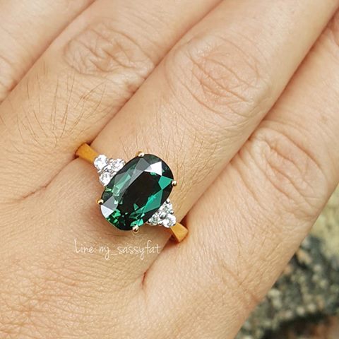 งานสั่งทำ แหวนพลอยมรกตบางกะจะ Green sapphire ประดับเพชรข้าง 1