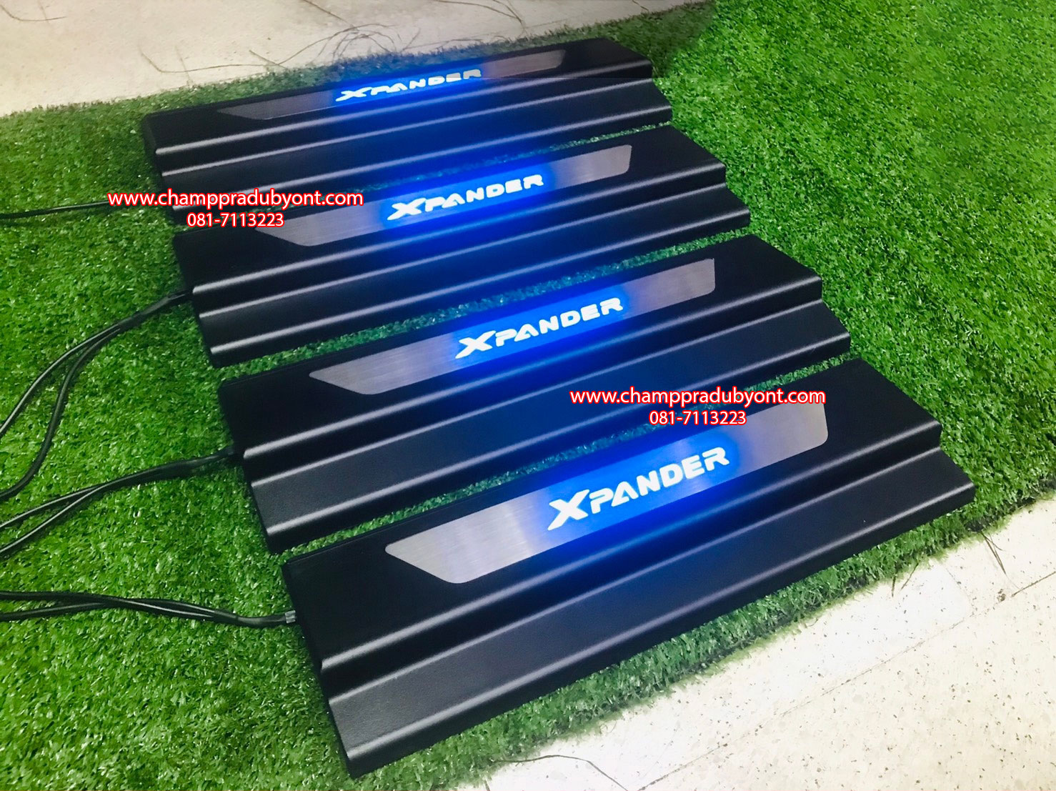 ชายบันไดมีไฟ MITSUBISHI XPANDER แสงสีฟ้า แบบครอบเต็ม