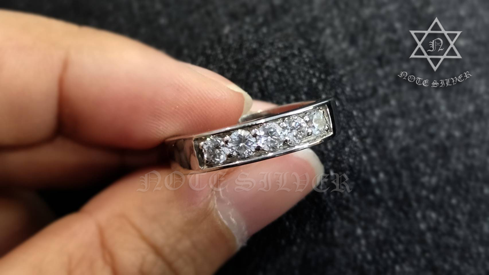 แหวนเงินแท้ ทรงผู้ชาย ฝังเพชรเกรดพรีเมี่ยม ชุบทองคำขาวแท้ NSRG1868