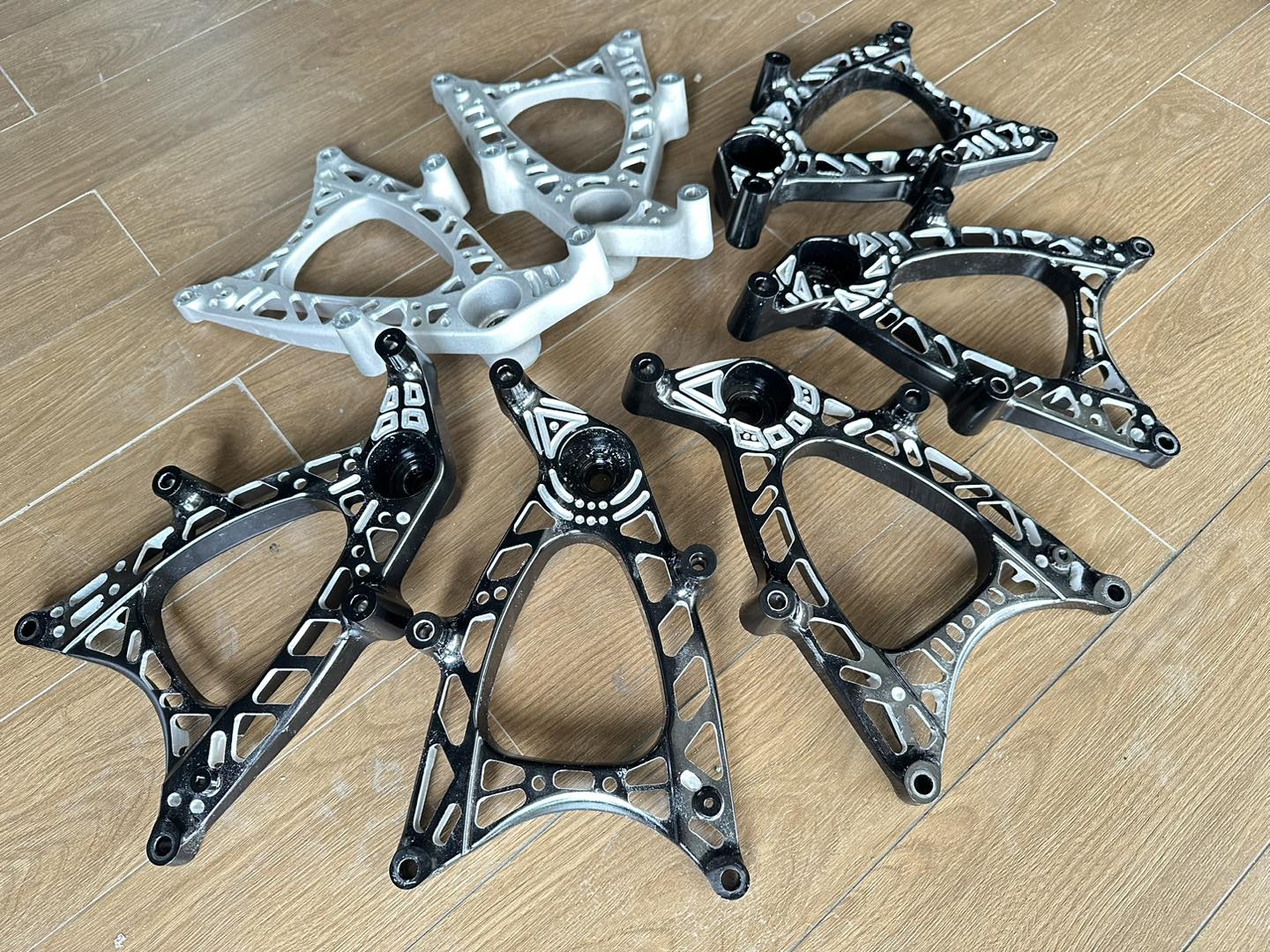 สวิงอาร์มแบบเจาะ GIORNO+ สีเงินสับ800 สีดำสับ1200