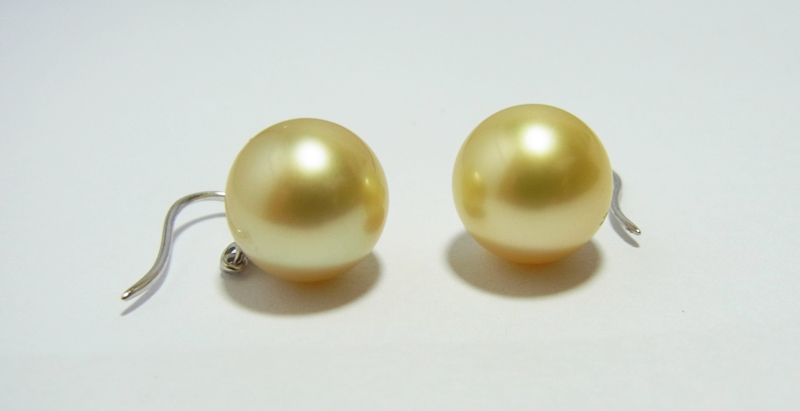 ต่างหูไข่มุกแบบคล้อง south sea ขนาด 11-12 มิล กลม สีทอง เกรด AAA
