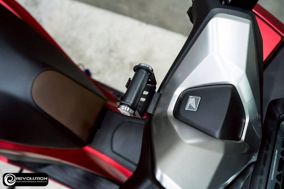 ขาจับมือถือยึดใต้ฝาครอบแฮนด์ 2D REVOLUTION PCX160 2025 พร้อมตะขอเกี่ยว ราคา790