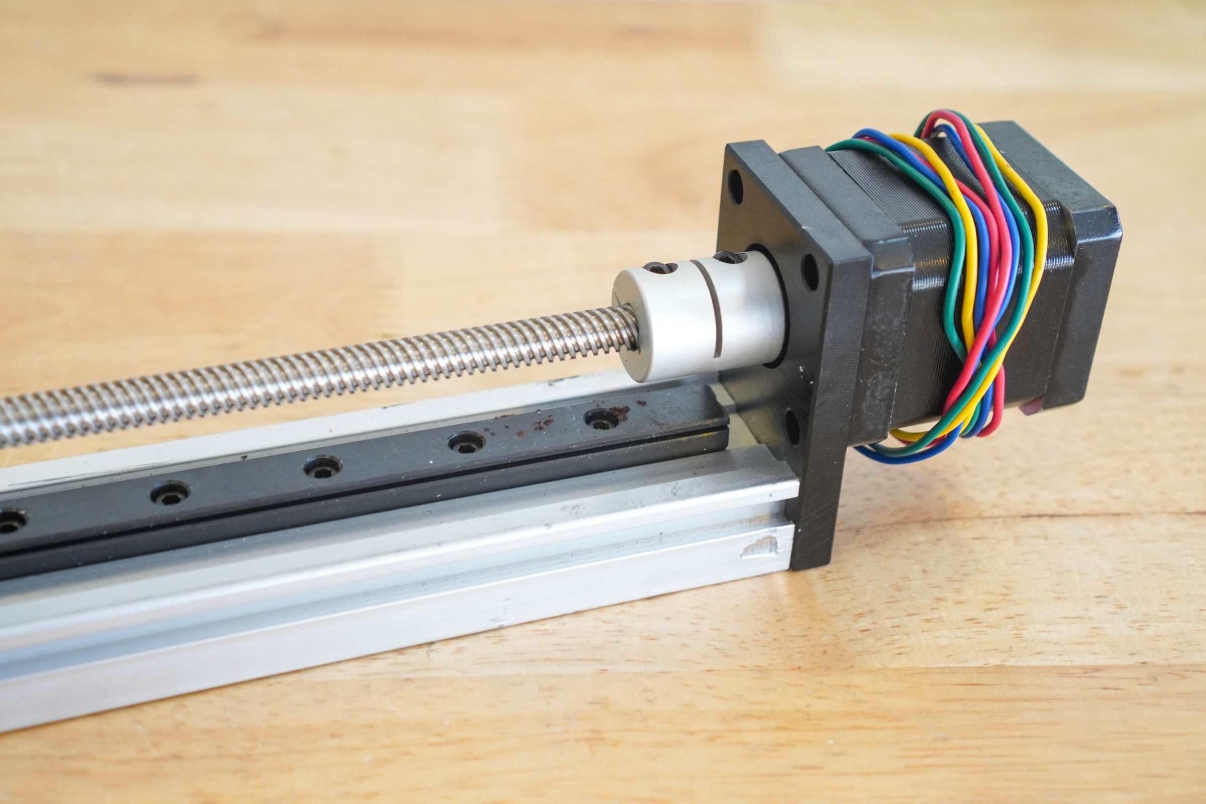 Trapezoidal screw set