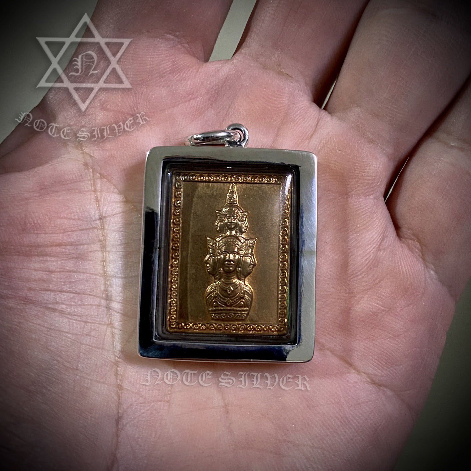 เลี่ยมพระเงินแท้ เลี่ยมจับขอบเรียบแบบเป็นสันเหลี่ยม Sterling Silver 925 NSSV3028