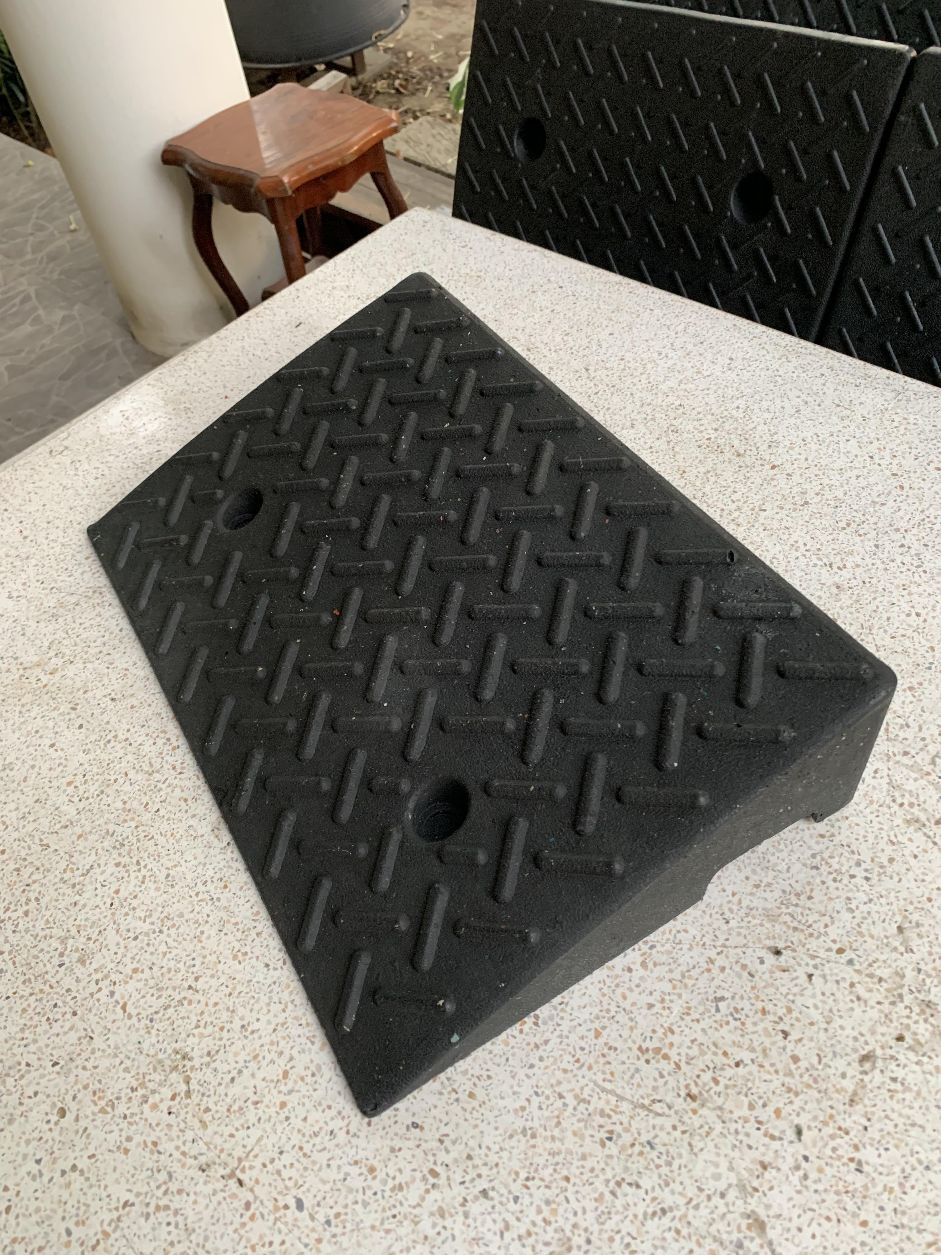 ทางลาดยางปีนฟุตบาท สูง 13ซม. กว้าง 32ซม. ยาว 50 ซม. หนัก 7 kg - Rubber Ramp 13x33x48cm 7 kg
