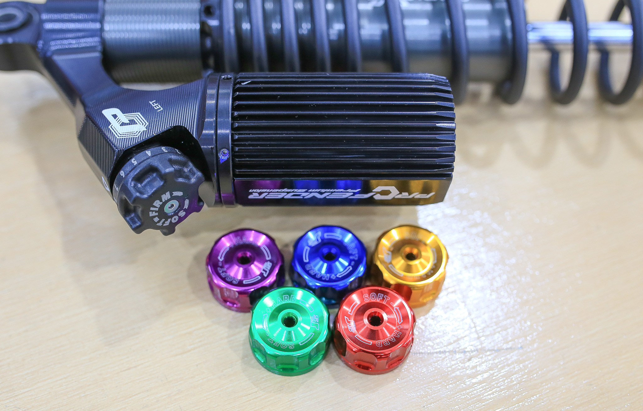 เม็ดปรับคอมเพสชั่นแต่ง สำหรับโช๊ค Profender เท่านั้น Js Racing ผลิตจากวัสดุอลูมิเนียม cnc ไดร์สี ราคา650 - เพิ่มความสวยงามให้กับโช๊คprofenderของลูกค้า - มีสี แดง ทอง เขียว ม่วง เทา น้ำเงิน