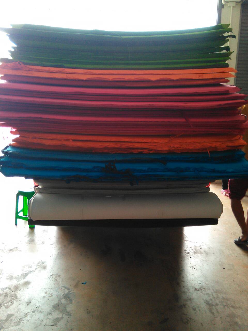 แผ่นยางEVA กันกระแทก สีสดต่างๆ หนา 30 มิล กว้าง 130 cm.ยาว 240 cm.