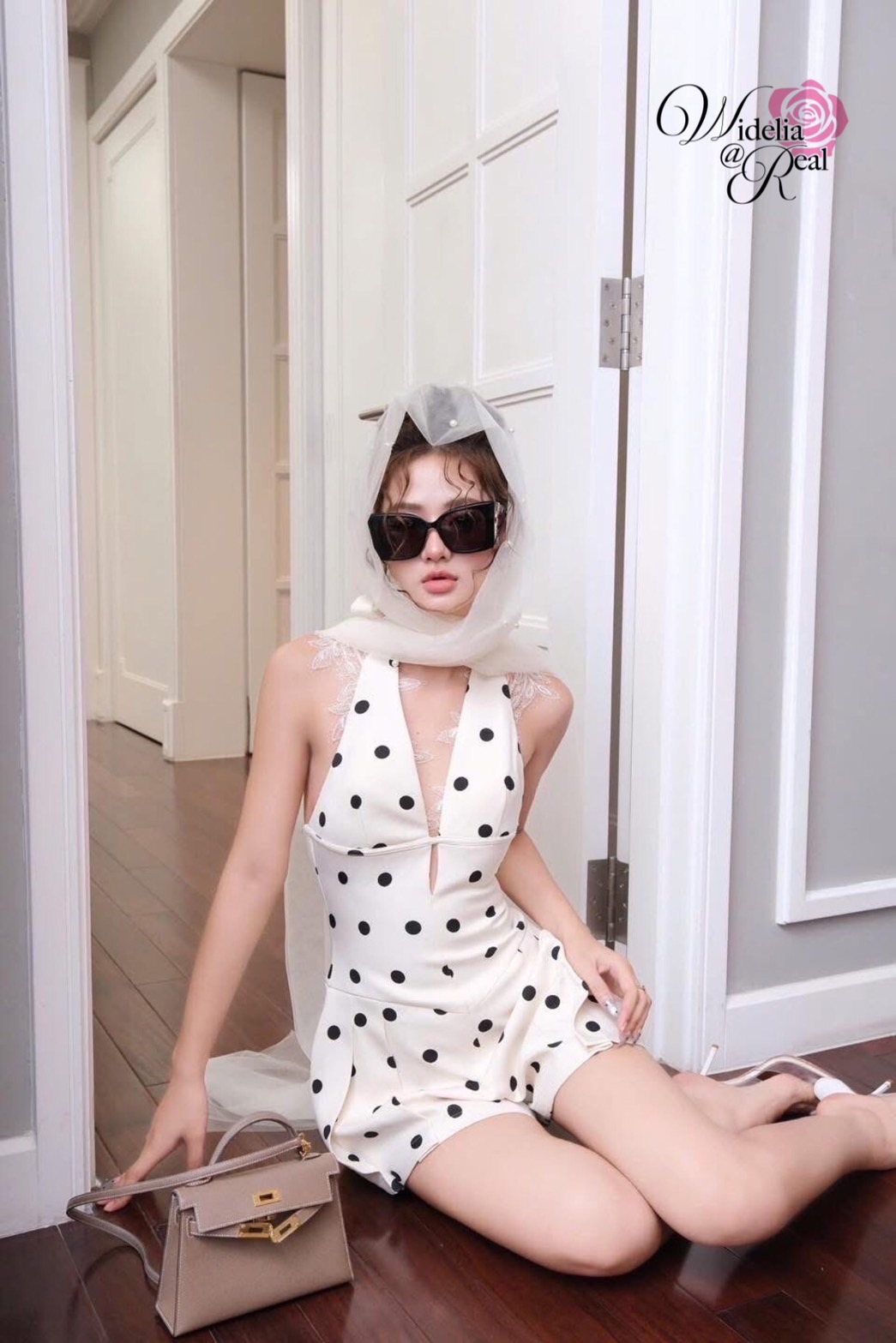 Korea Jumpsuit จั้มสูทขาสั้นบาน สายคล้องคอผูกโบว์ (ลายจุด)