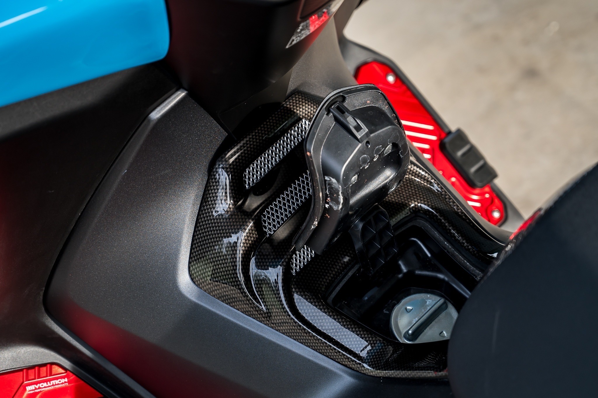 ชุดครอบฝาถัง ลายเคฟล่า MOTOZAAA FORZA 350 2100฿