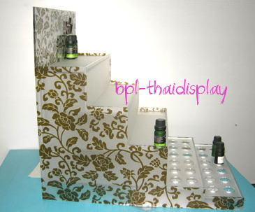 ชั้นวางสินค้า โชว์ขวดน้ำหอม ทำจากอะครีลิคซาติน พร้อมติดงานพิมพ์โลโก้ตามที่คุณต้องการ