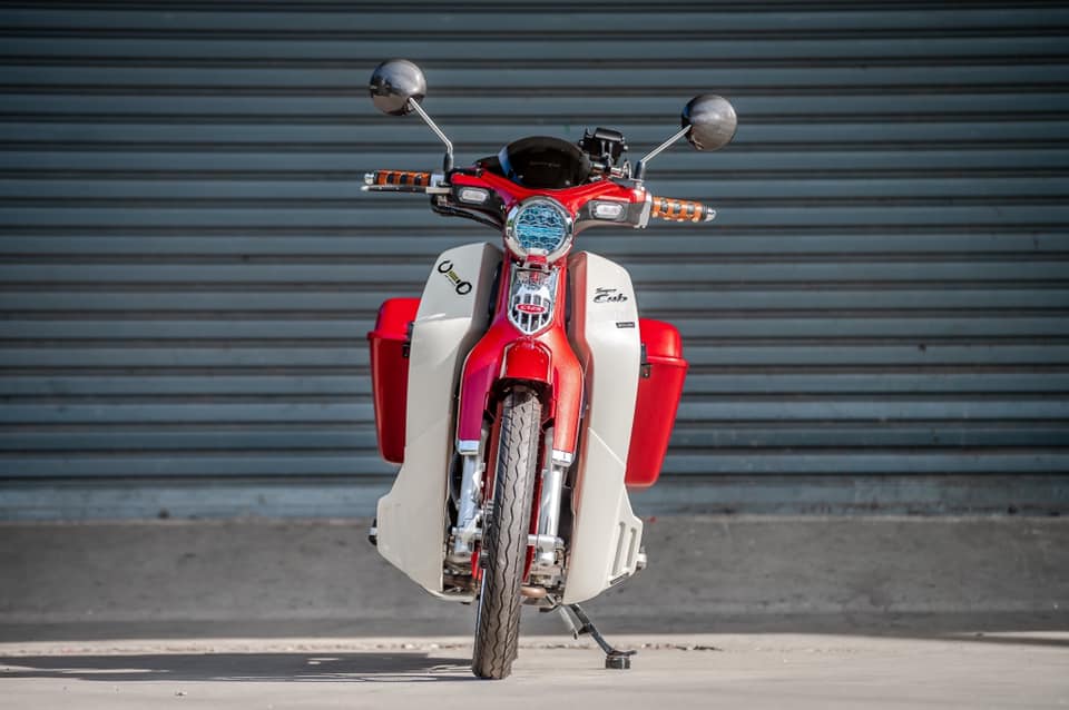 กระเป๋าซ้ายขวา AsurA HONDA C125 มีสีตามตัวรถราคา7900