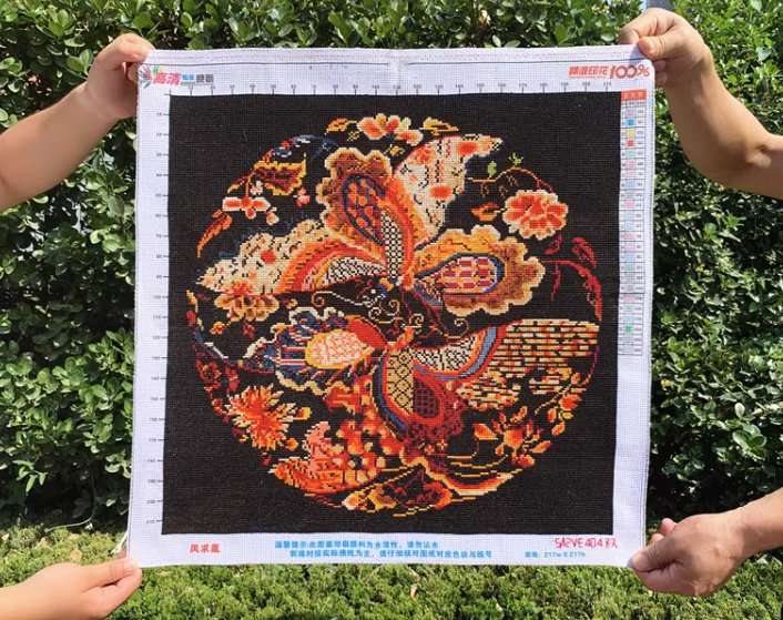 butterfly-1100 *สินค้าหมด* ชุดปักครอสติช ลายผีเสื้อคู่ (ปักเต็มผืนผ้า ไม่มีเดินเส้น พื้นหลังสี่เหลี่ยมสีดำก็ปัก ปักครั้งละ 3 เส้นเล็ก) ขนาด 60*60 ซม.ผ้าครอสติช 11CTพิมพ์ลายปักบนผ้า ไหมคอตตอน 24 สี ผังลาย เข็ม