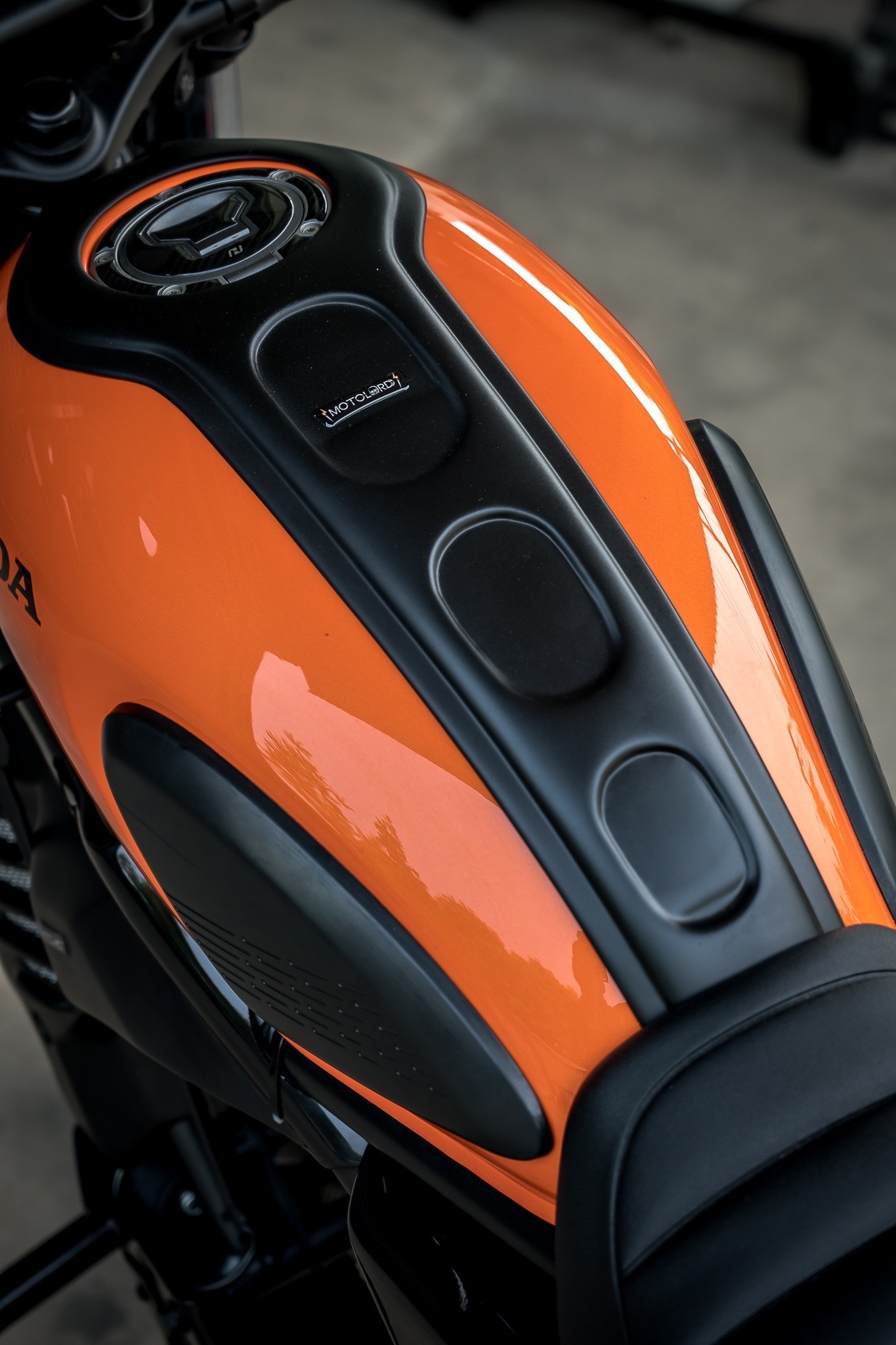 คลาดกลางถัง Gas tank cover Motolord CL300//CL500 2000฿