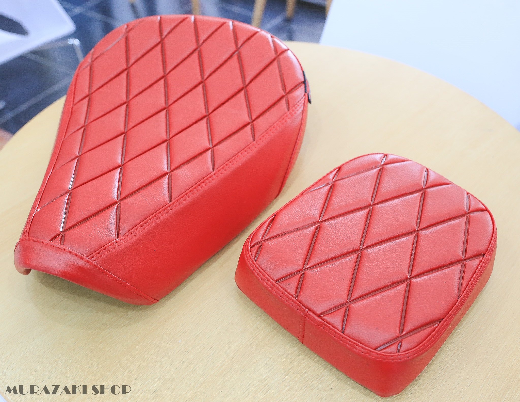 เบาะหน้าหลัง HONDA C125 หน่อยวัดด่าน มี2ลาย สีแดง ดำ น้ำตาล ชุดละ3500 ซื้อแยกหน้า2000หลัง1500ครับ