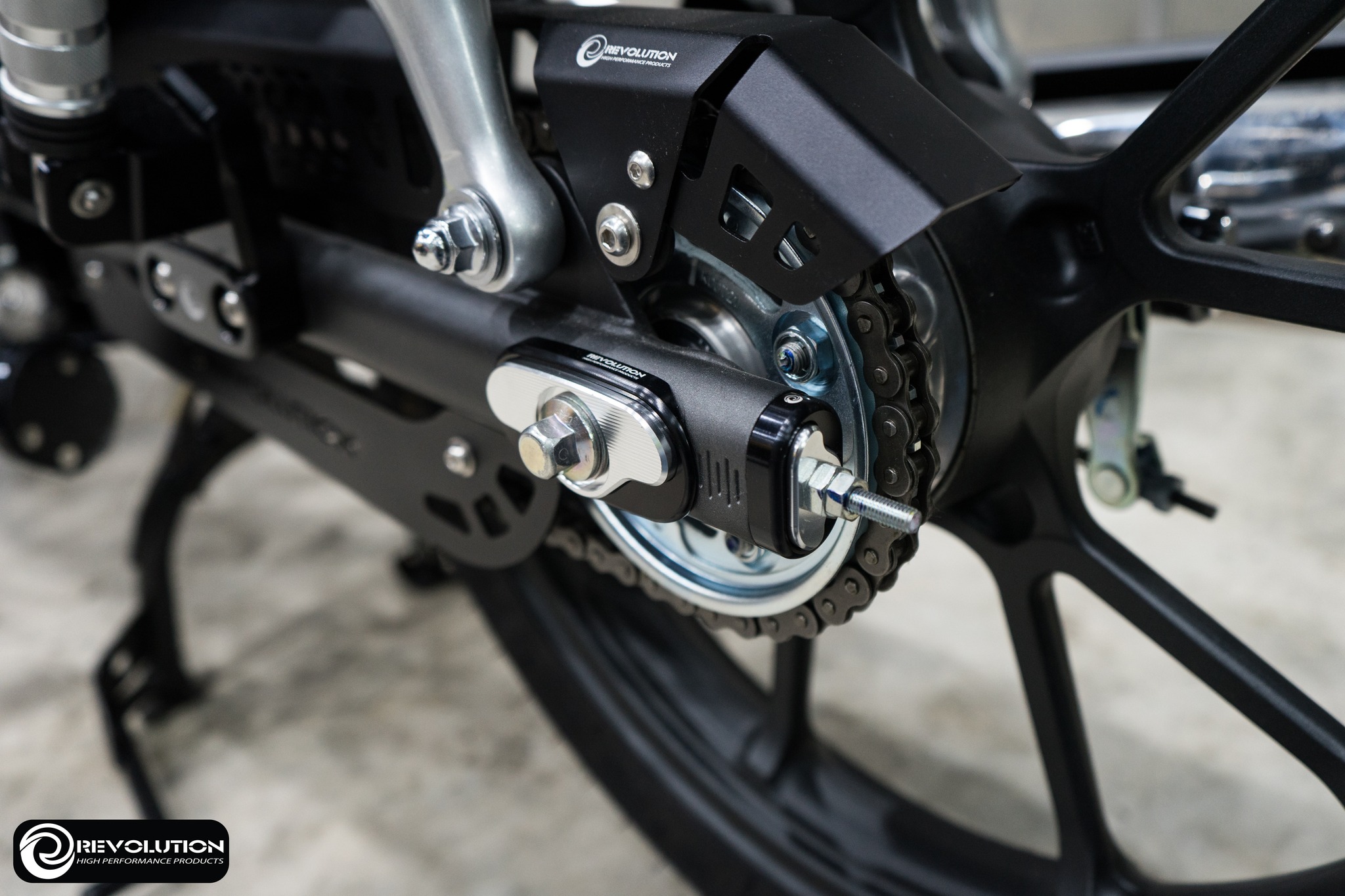 ชุดฝาปิดสวิงอาร์ม REVOLUTION C-125 Supercub/CT-125