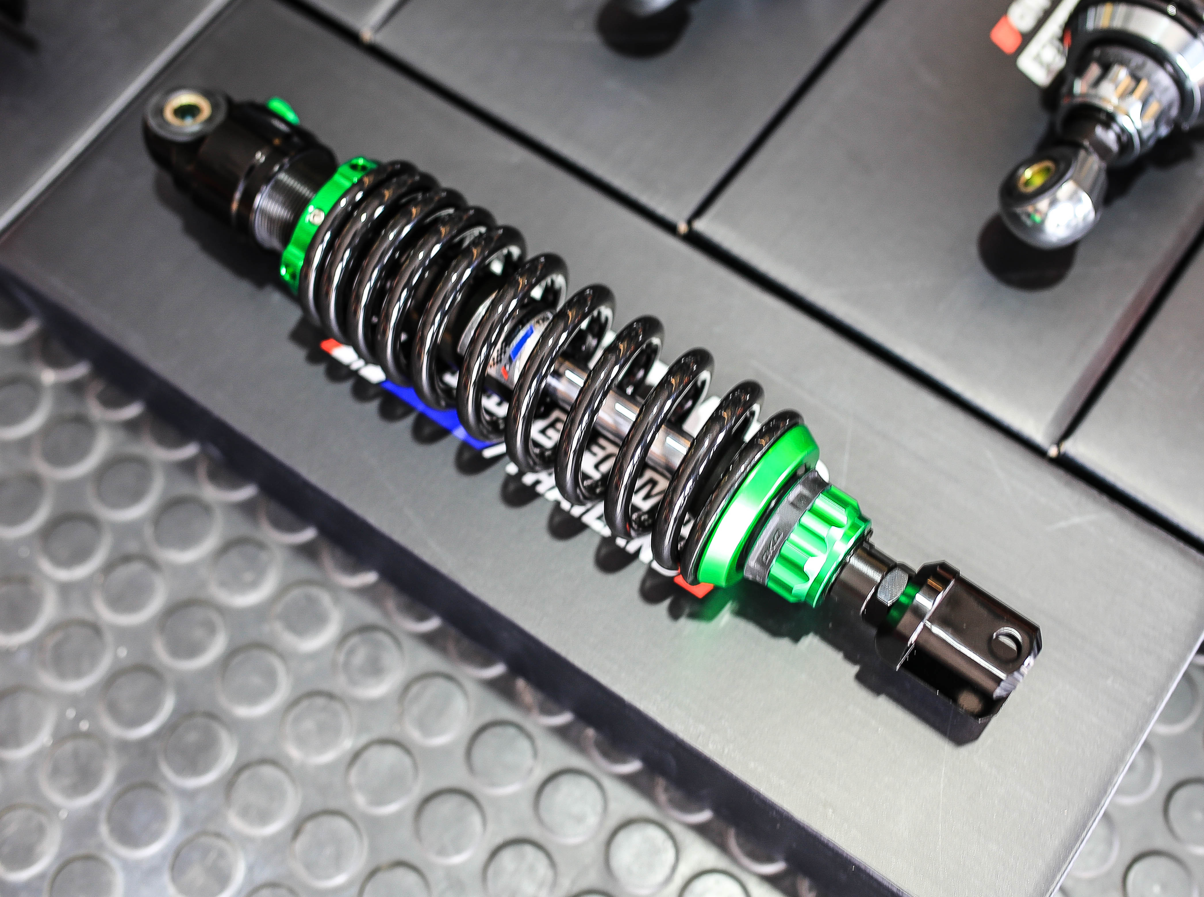 โช๊ค OKD รุ่น Flipz II แบบมีซับแท้งค์ใส่ Honda Giorno+ และ Honda Lead