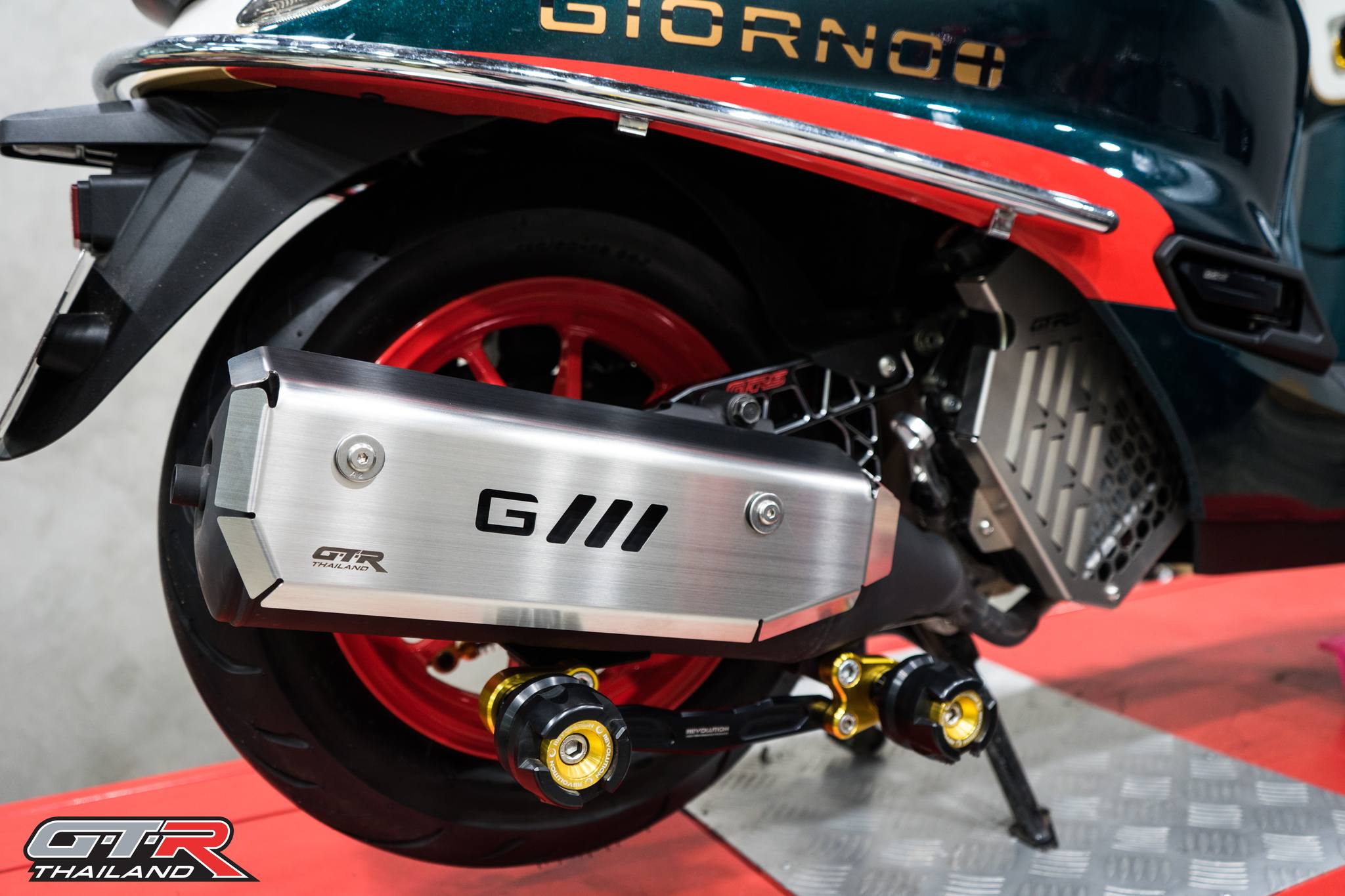 ครอบท่อไอเสีย (สแตนเลส) GTR THAILAND GIORNO+ - ราคา 650 บาท/ตัว