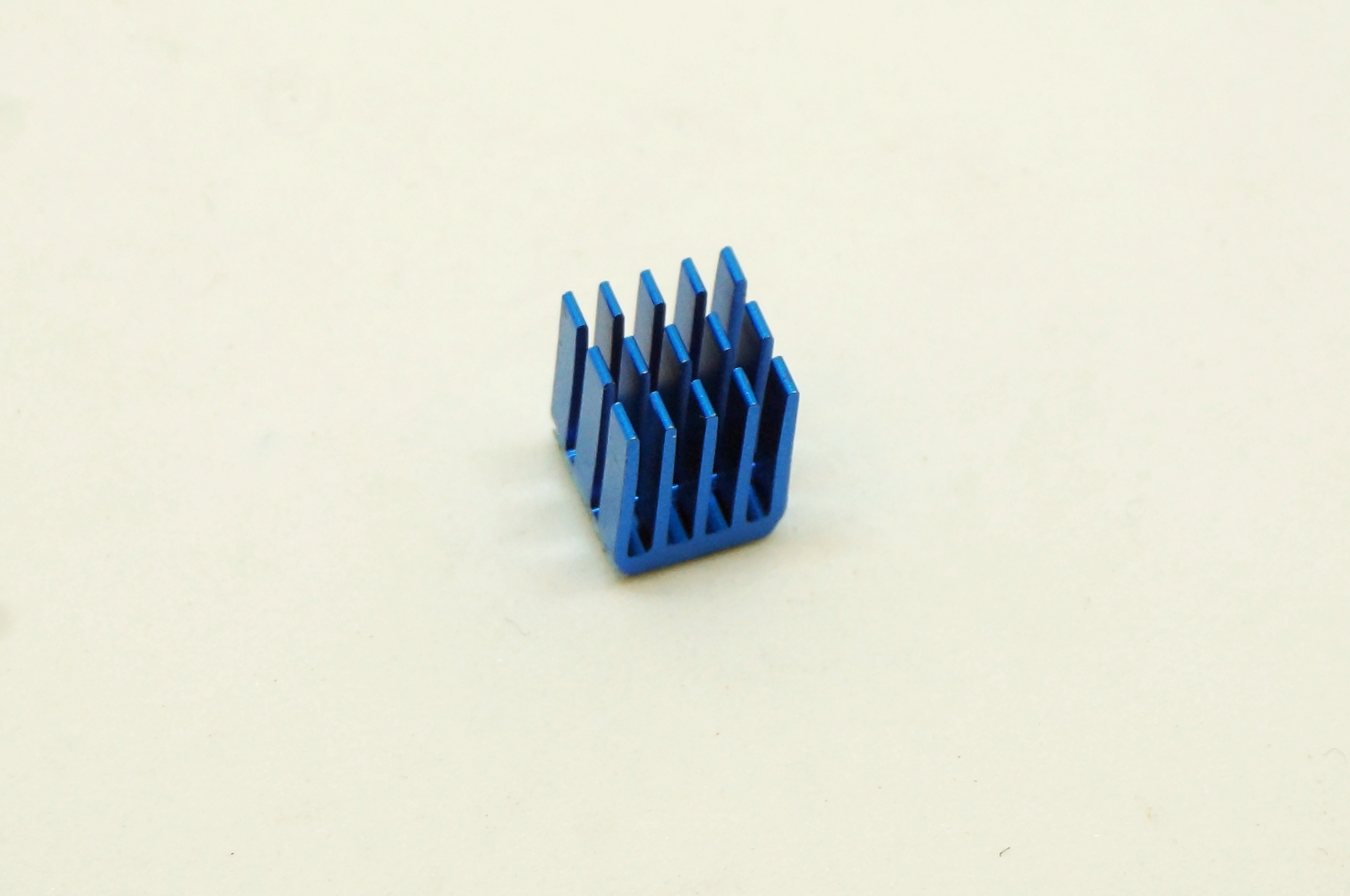 แผ่นระบายความร้อนสีฟ้า ขนาด 9x9x12mm