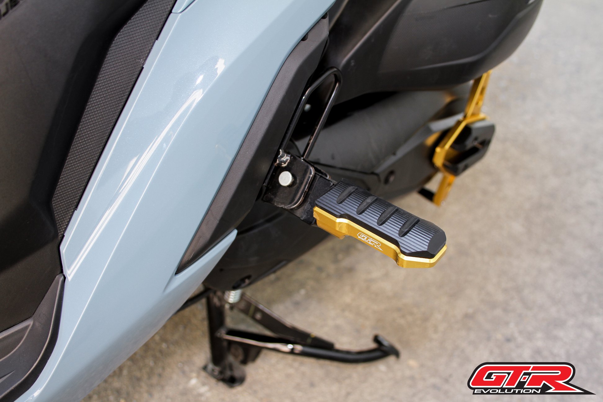 พักเท้าหลัง GTR CLICK-125I CLICK-150-160ราคา750 สีทอง แดง น้ำเงิน ดำ