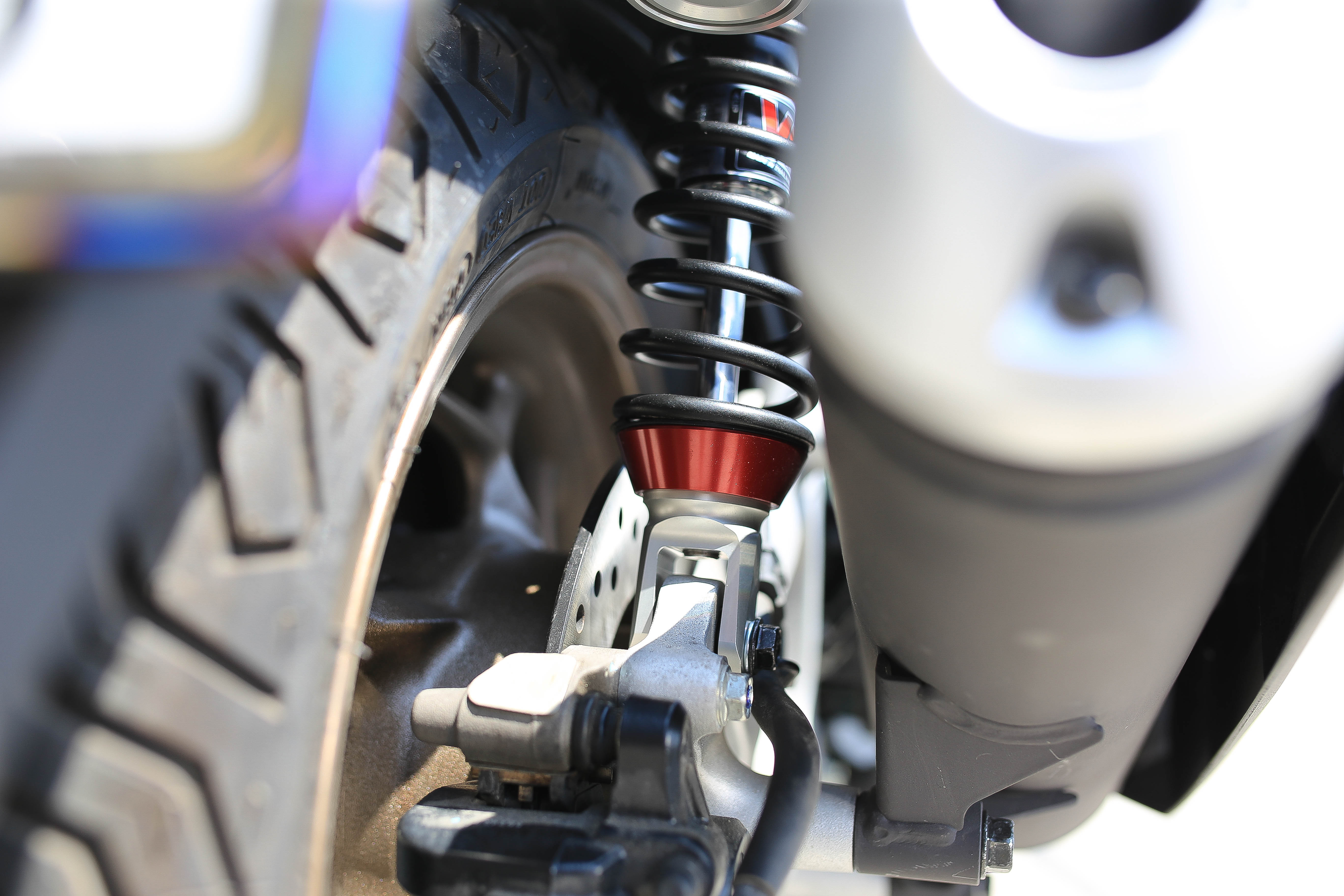 โช็ค YSS G-SPORT โหลด 335mm สปริงดำดำกระบอกดำ ราคา7900