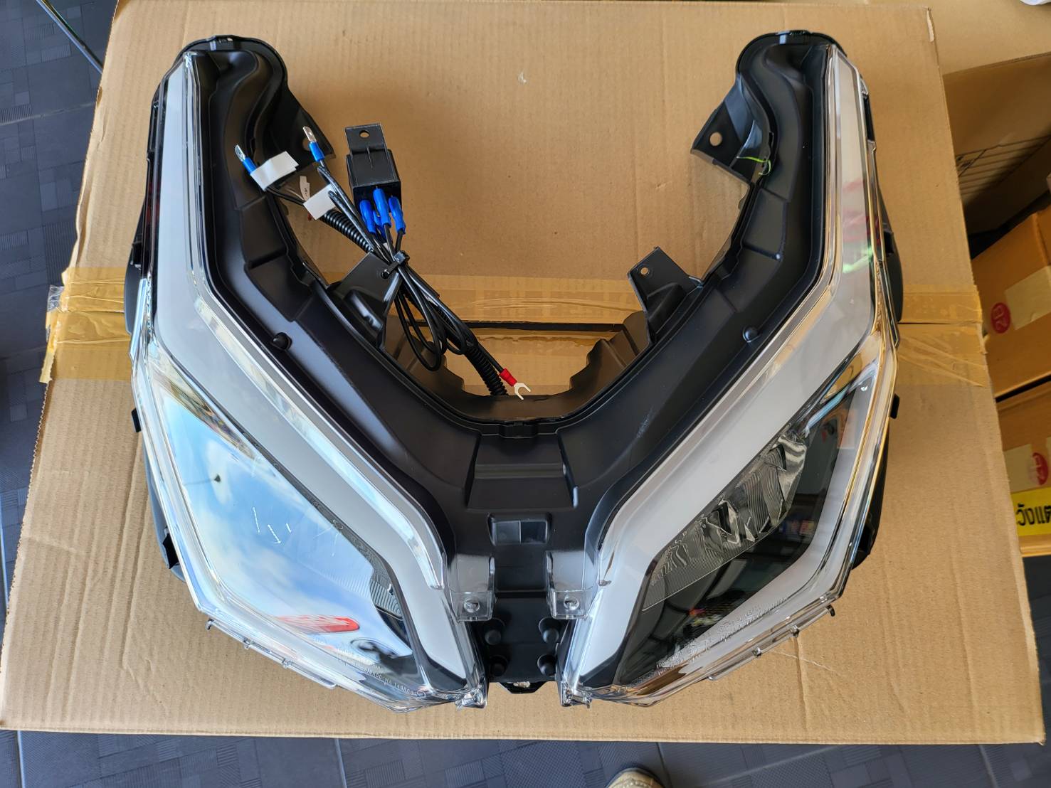 ไฟหน้า FORZA 350 ไฟเลี้ยวในโครม ทางร้านมีให้พร้อมสับในราคาเบาๆแค่ 3,000