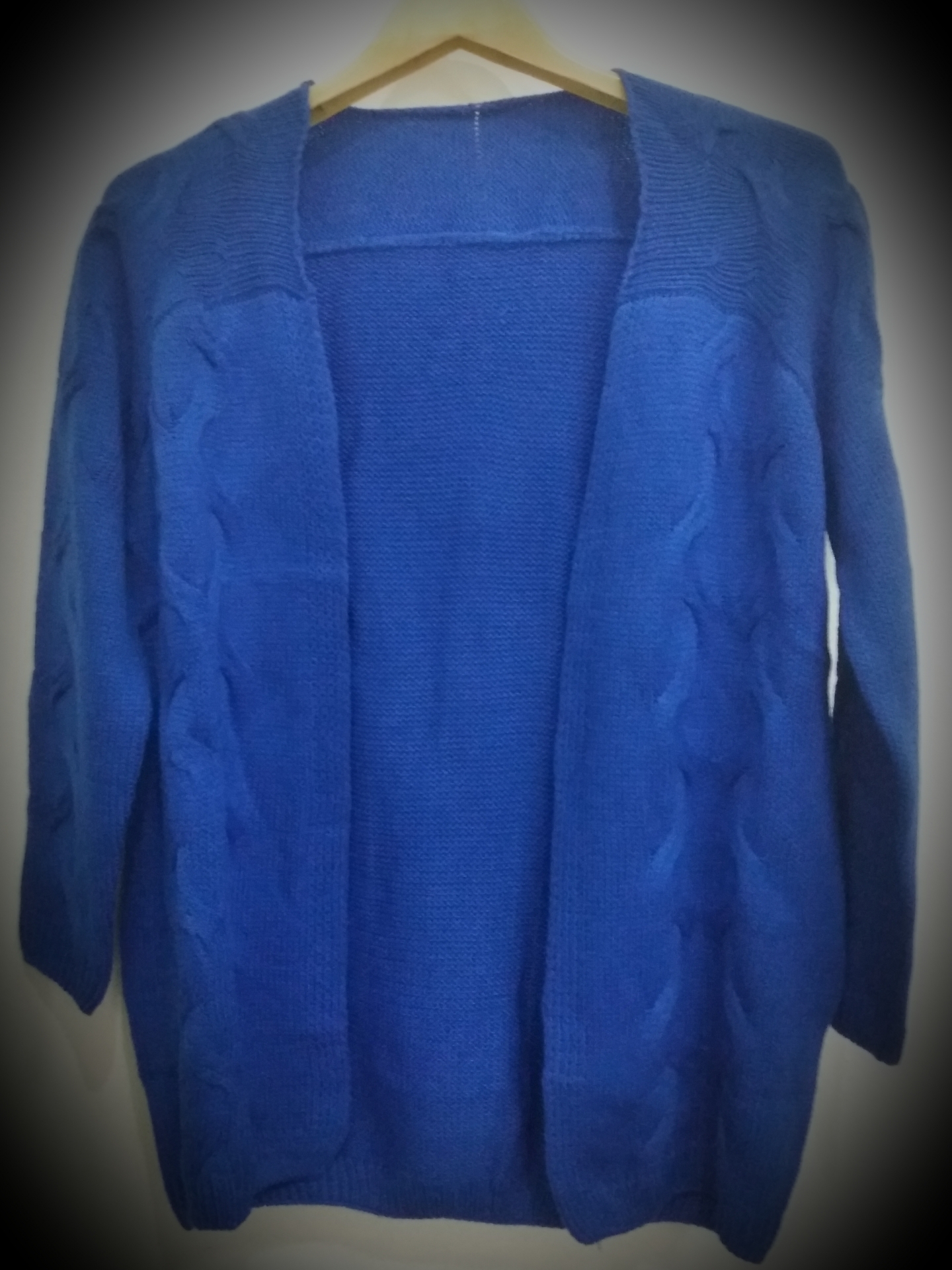 (พร้อมส่ง) เสื้อคลุมกันหนาวไหมพรมแขนยาว ถักลายในตัว สีน้ำเงิน ( Free Size)