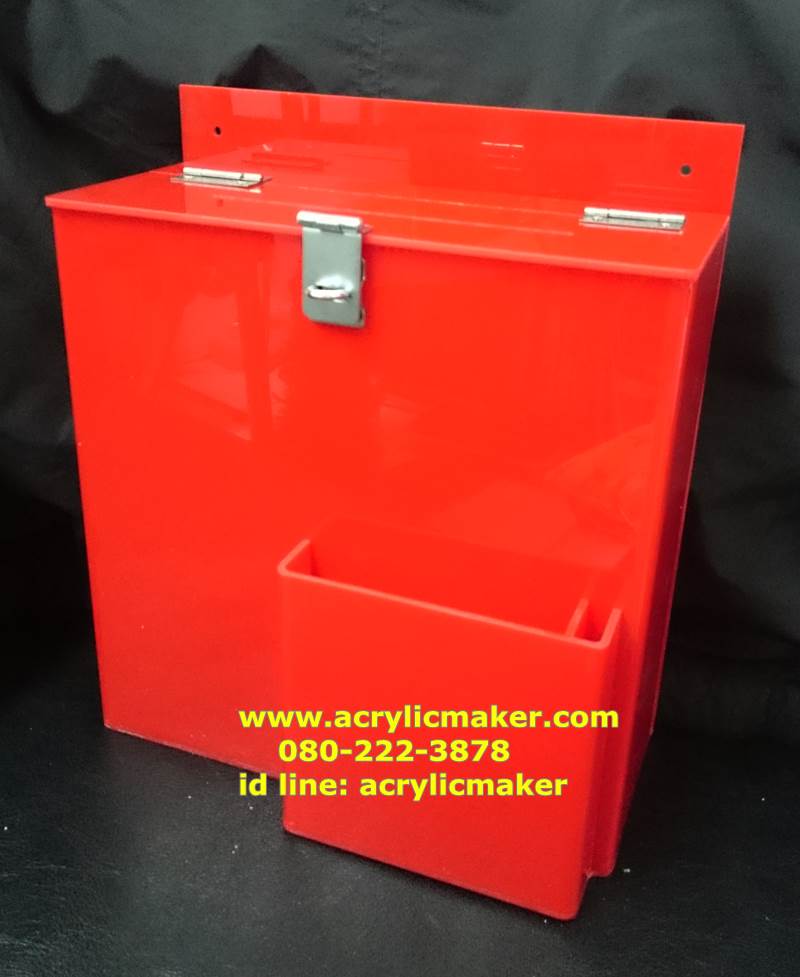 กล่องรับความคิดเห็นติดผนังสีแดงทึบ แบบแขวนผนัง ขนาด 10x10x5 นิ้ว