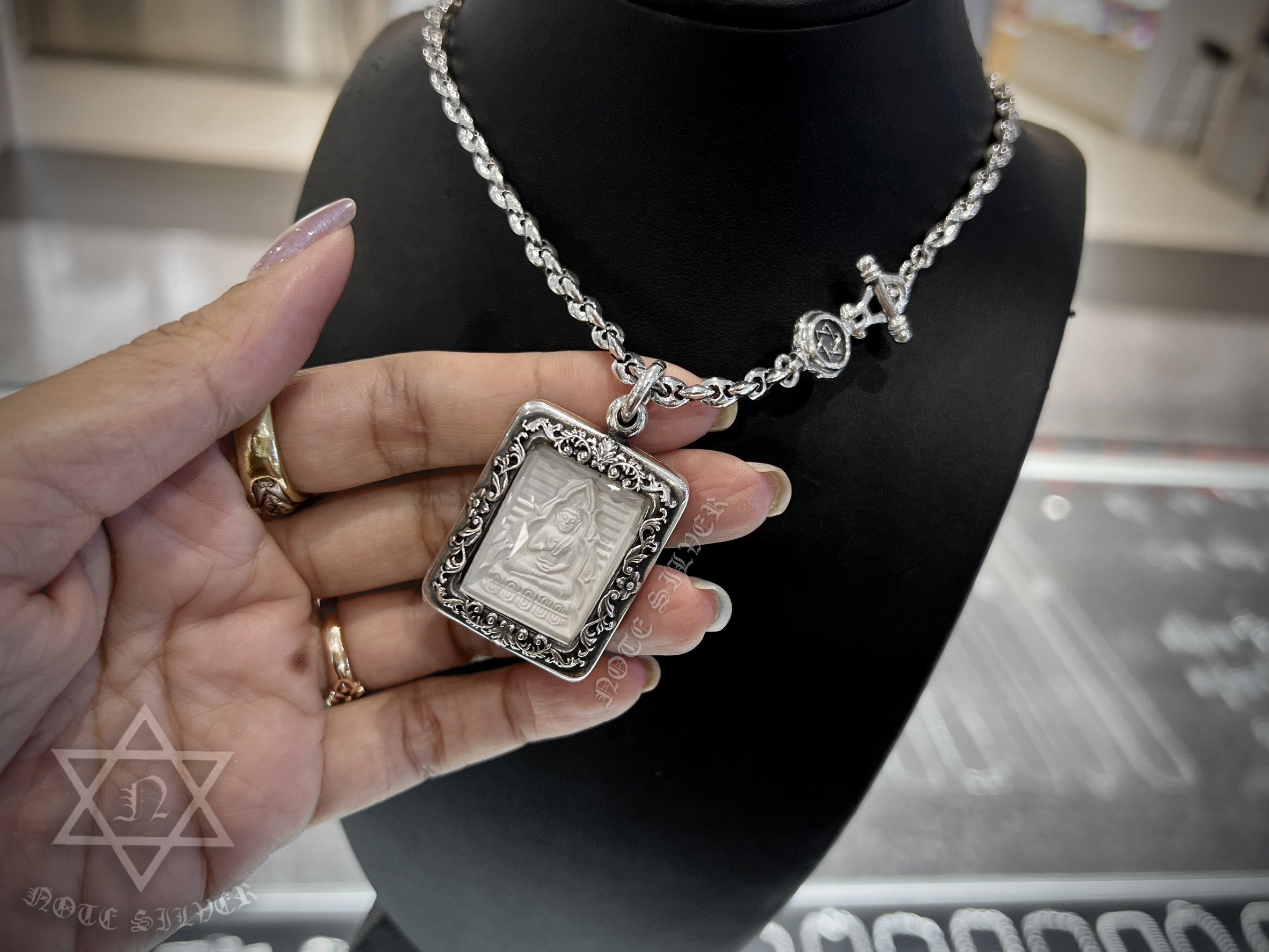 กรอบพระสไตล์หลุยส์ พร้อมพระ องค์สีขาว พิมพ์สมเด็จวัดปากน้ำ แท้ Sterling Silver925 NSSV948