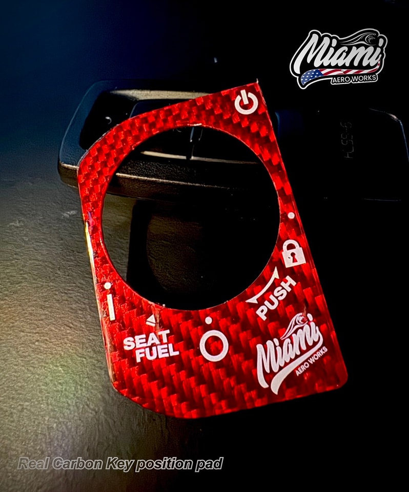 ครอบกุญแจ แต่ง เพียวคาร์บอน MIAMI Real Carbon Key position pad สำหรับ PCX160 ปี21-24,Lead125,Giorno,ADV160 มีให้เลือกตอนนี้ ถึง8สี - Black classic “สีดำคลาสสิค - Blue sky “สีน้ำเงิน ฟ้าคราม - Red Burn “แดงเพลิง“ - Silver Light “แสงสีเงิน“ - Orange u “ส้มข