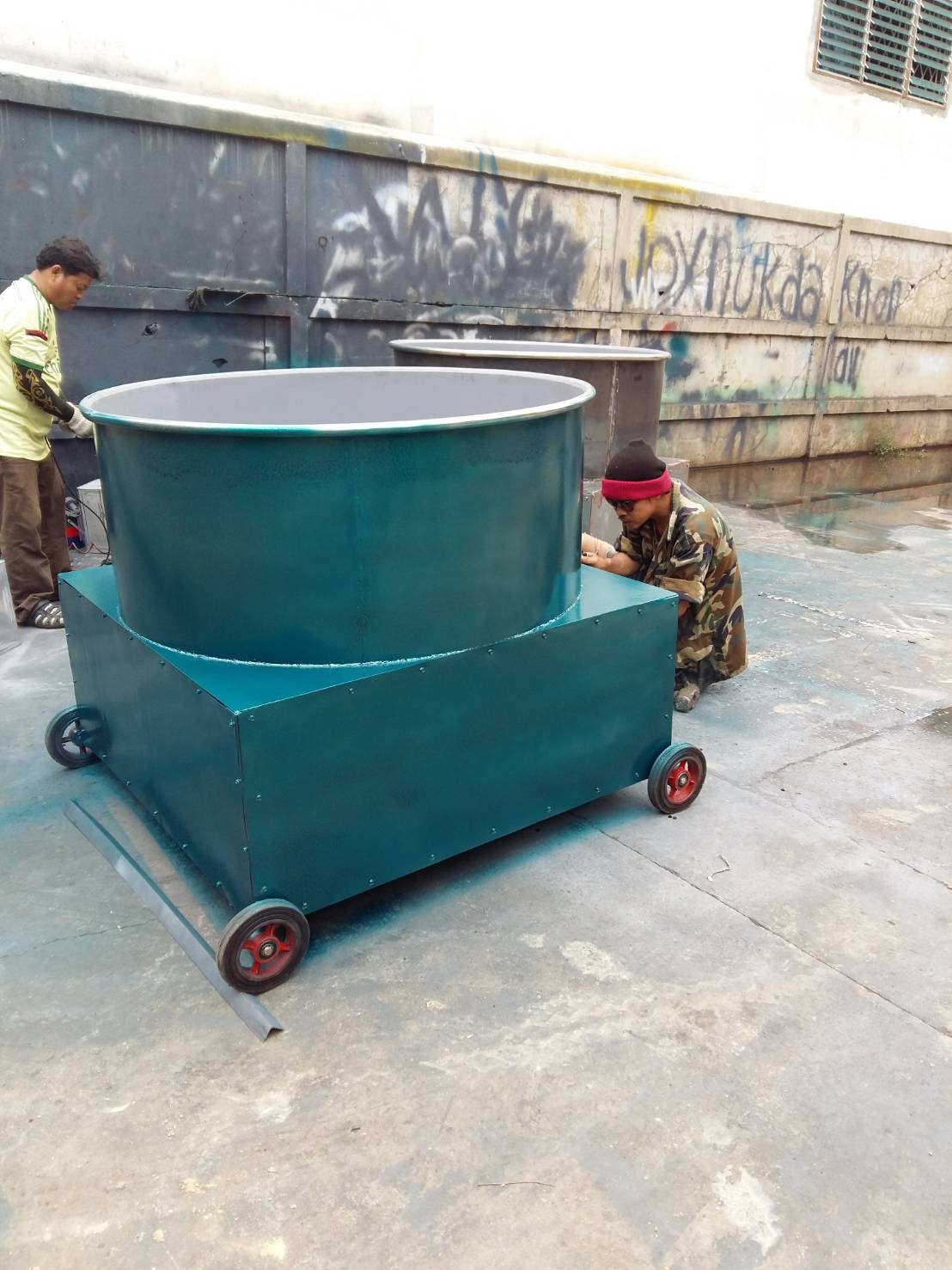 เครื่องผสมปุ๋ย ถังเหล็กเคลือบสี แนวตั้ง ขนาด 500kg มอเตอร์ 5HP