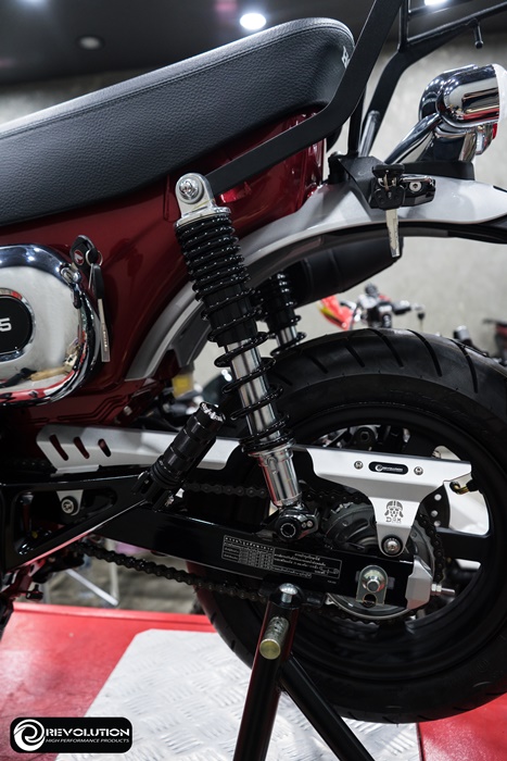 บังโซ่ Revolution Dax125/St125 อลูมิเนียม สีแดง เงิน ดำ ราคา1500