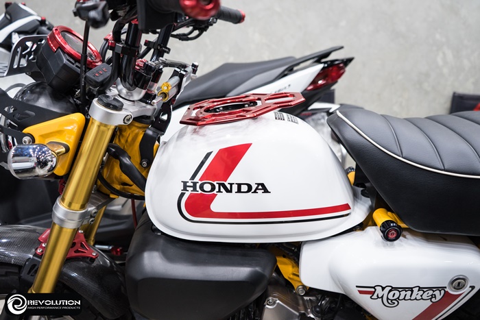 การ์ดกันรอยถังน้ำมัน REVOLUTION MONKEY 125 มี3สี แดง เงิน ดำ ราคา1980