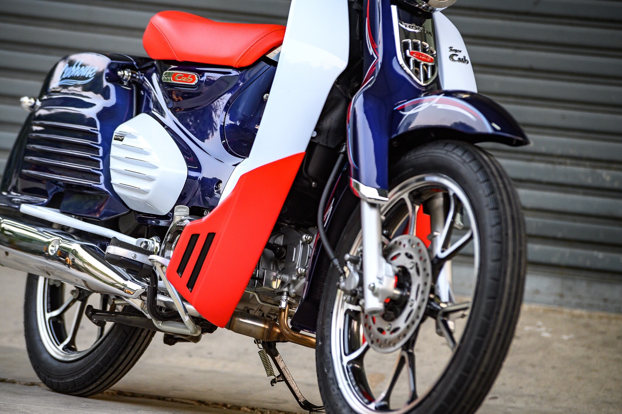 กันดีดบังลม MotoLordD HONDA C125 ราคา 1100 สีแดง เทา ดำ น้ำเงิน ครีม