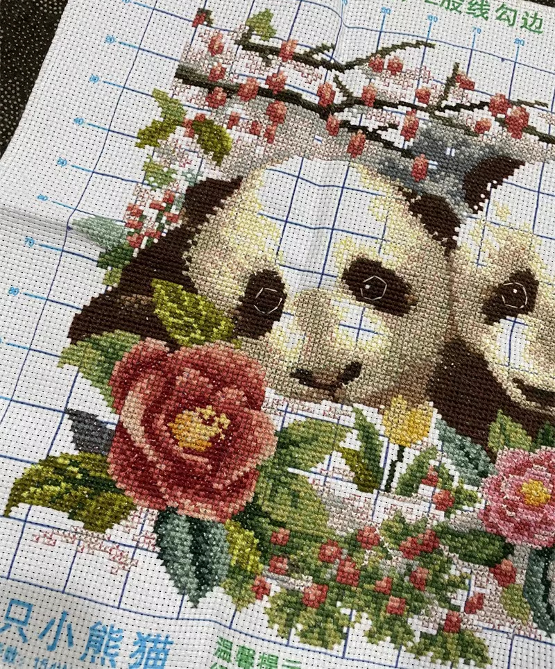 panda-1013 *พร้อมส่ง* ชุดปักครอสติช ลายคู่แพนด้า (ผ้า11CTพิมพ์ลาย ปัก 3 เส้นเล็ก) ขนาด 44*39 ซม.ผ้าครอสติช 11CTพิมพ์ลายปักบนผ้า ไหมคอตตอน 38 สี ผังลาย เข็ม